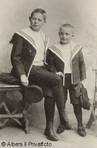 Hans Albers (rechts) mit seinem älteren Bruder Willi (Wilhelm) Albers
