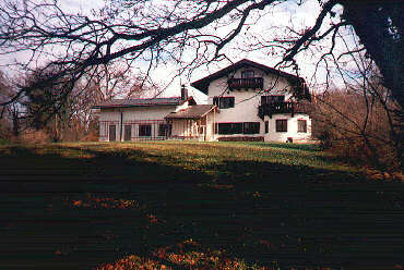 Das Hans-Albers-Haus im Frühjahr 2000