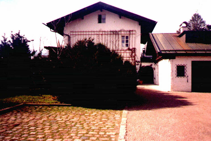 Das Hans-Albers-Haus von östlicher Seite (Ostern 2000)