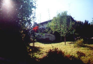 Die Hans-Albers-Villa vom Bootshaus aus gesehen (September 2000)