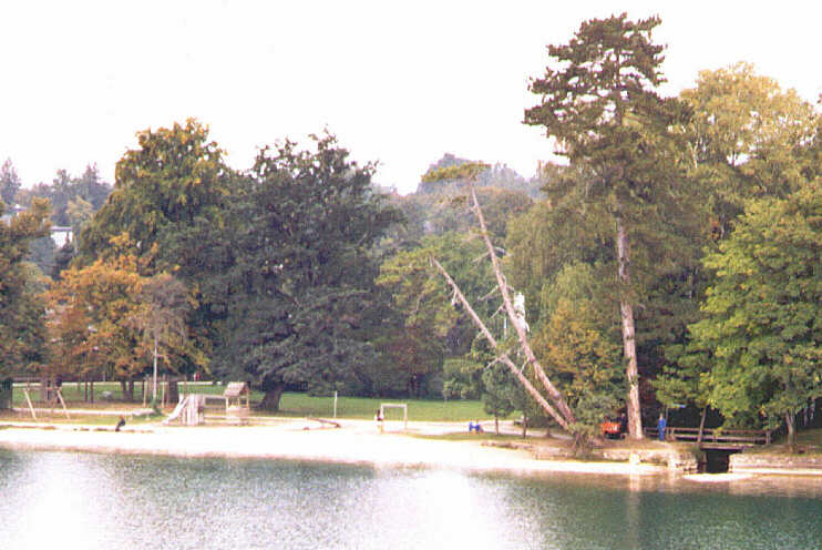 Kinderspielplatz bei der Brahmspromenade von der Seeseite (September 2004)