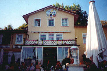 Terrasse vor dem Midgard-Haus in Tutzing (August 2000)