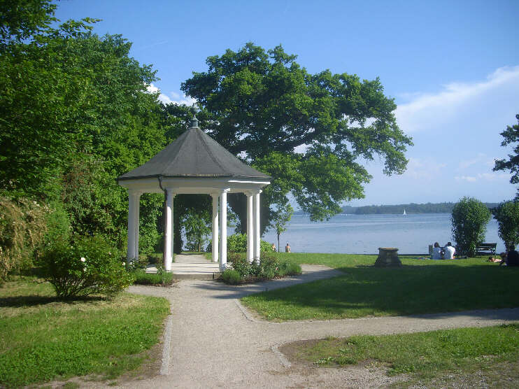 Pavillon im Bleicherpark (Juni 2015)