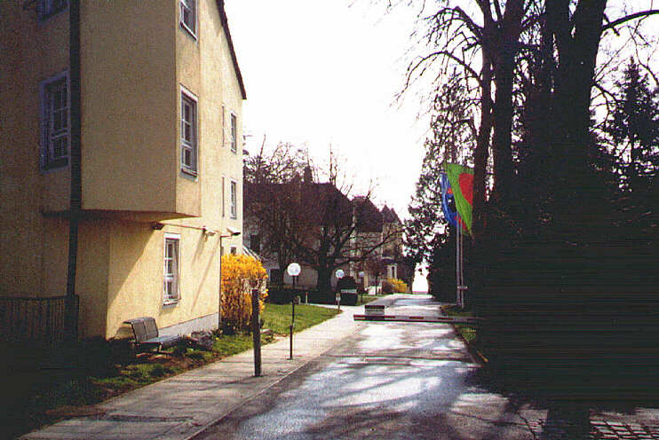 Kreisaltenheim Garatshausen, Eingangsbereich (April 2004)