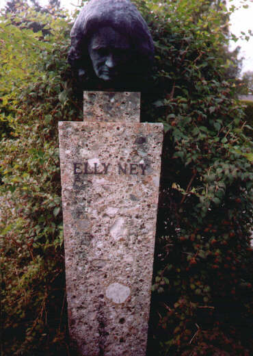 Elly-Ney-Denkmal am Brahmsweg in Tutzing
