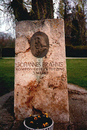 Johannes-Brahms-Denkmal an der Tutzinger Brahmspromenade (Ostern 2003)