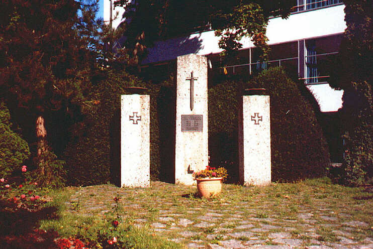Den Gefallenen zum Gedenken - Denkmal im Bleicherpark (Juni 2007)