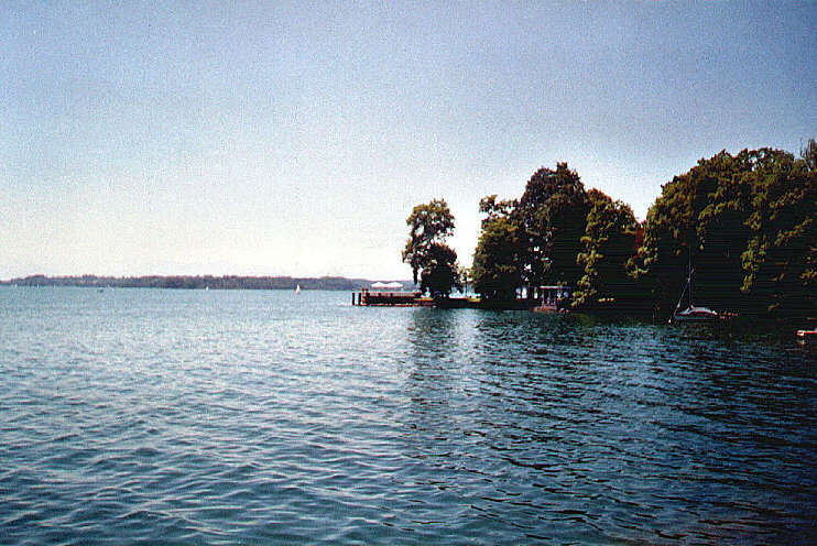 Blick von der Tutzinger Schiffsanlegestelle zum Schloßparkufer (Juli 2003)
