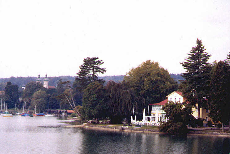 Das Midgard-Haus im Tutzinger Seepark (September 2004)