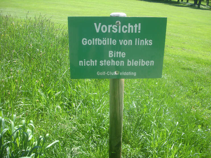 Der Kaiserin-Elisabeth-Weg führt mitten durch den  Feldafinger Golfplatz (Juni 2019)