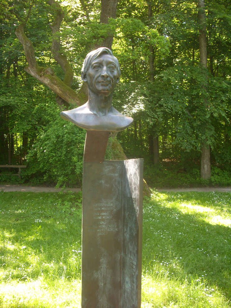 Lenné-Denkmal im Park Feldafing (Juli 2015)