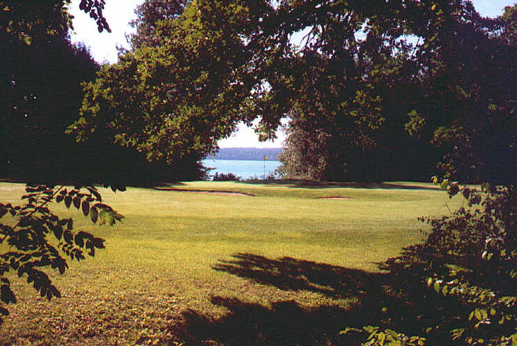 Golfplatz Feldafing mit Blick zum Starnberger See (Juli 2006)